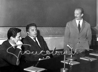 Pier Paolo Pasolini, Federico Fellini e Alfredo Bini alla conferenza stampa, seguita alla proiezione di ''Accattone'', contro la censura del film. Roma, 1961