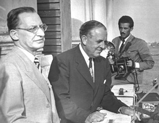 Premier De Gasperi and Paul Gray Hoffmann (ECA) with Giancolombo. Venice, 1948