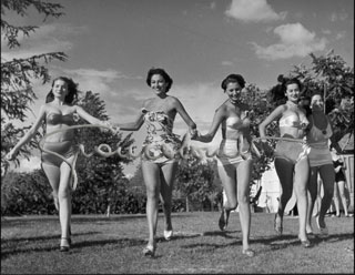 Concorrenti di Miss Italia. Al centro Sophia Loren. Salsomaggiore, 1950