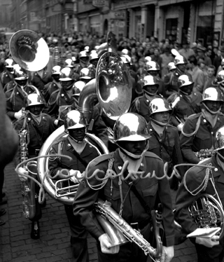 American Army Band crossing Heidelberg streets, 1952