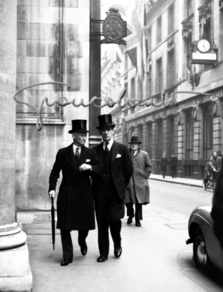 London clerks at lunchtime, 1951