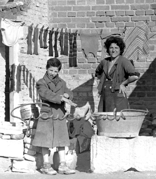 Open-air laundry, Madrid, 1952