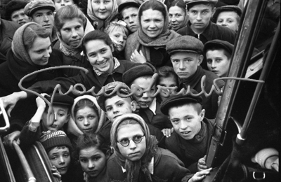 Boys peering in Kiev, 1956