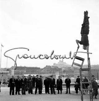 Spettacolo di equilibrismo al porto di Marsiglia, 1957