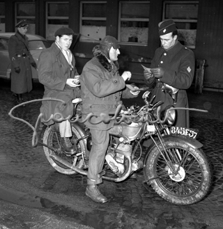 Controllo documenti alla frontiera franco-tedesca, Saar, 1952